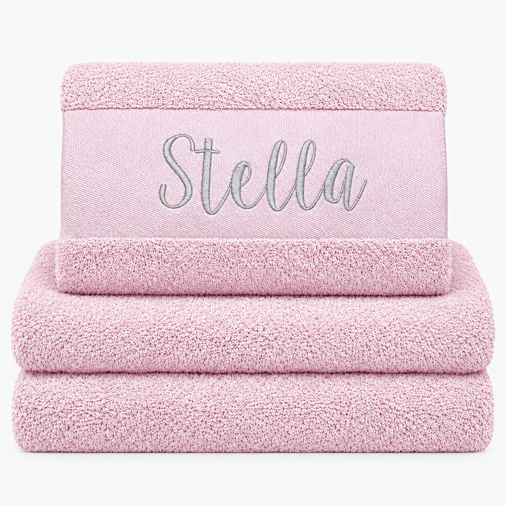 Pink personalized towel with embroidered name Rosa håndkle med brodert navn