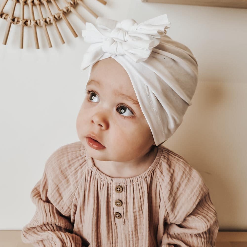 Hvit turban til baby og små barn