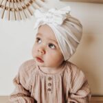 Hvit turban til baby og små barn