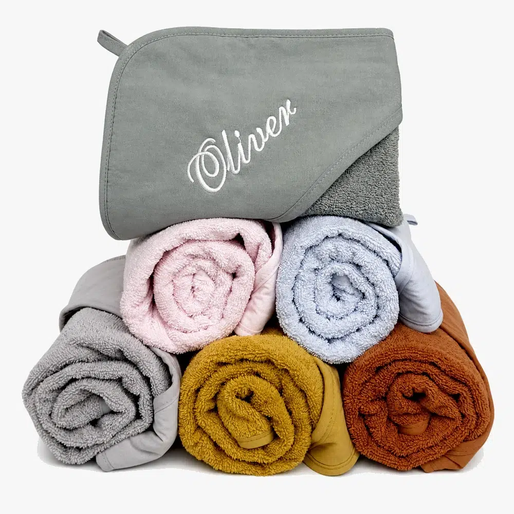 Bath capes with names embroidered Badehåndklær med hette og brodert navn