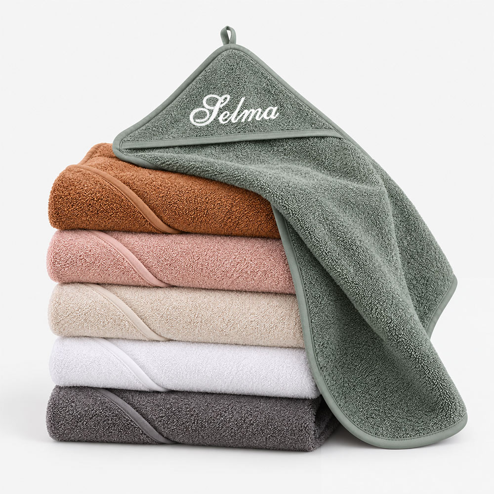 Bathcape with name for babies Badehåndkle med hette og navn til baby