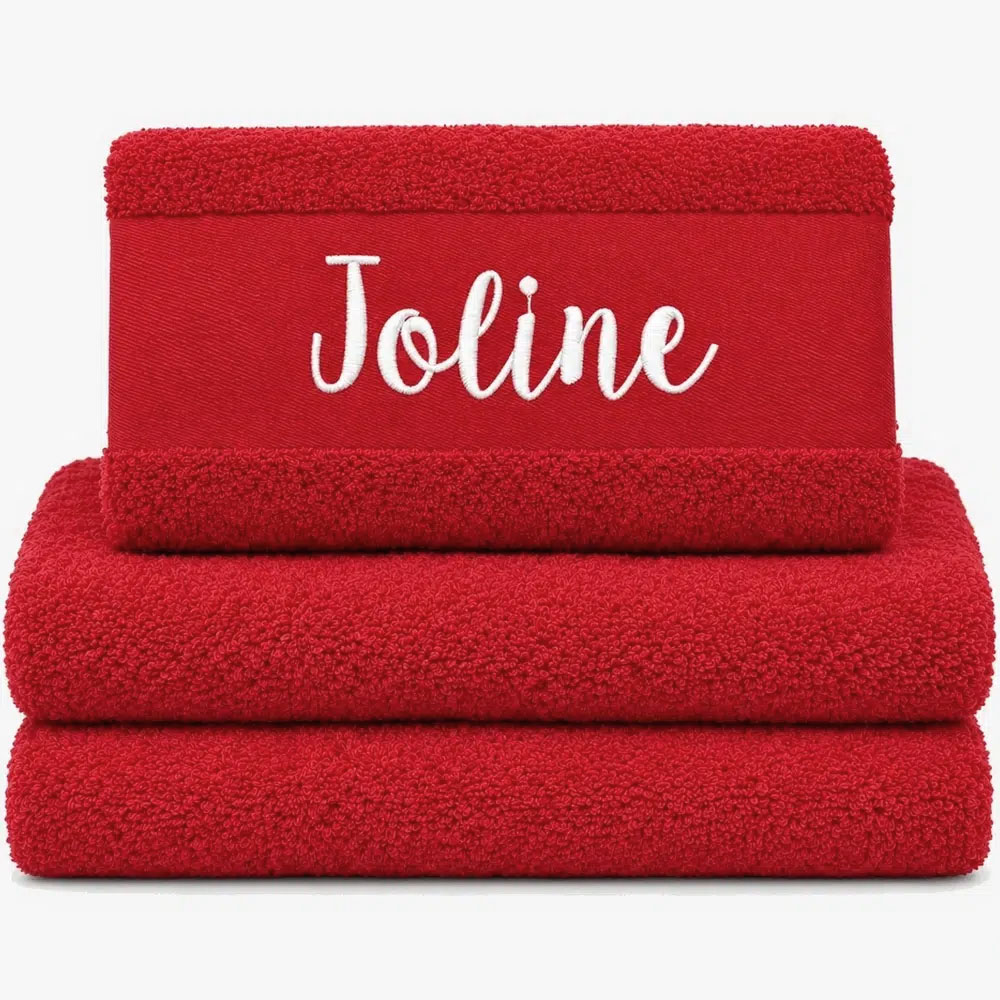 Personalized Towel in red color with name Rødt håndkle med navn – OEKO-TEX
