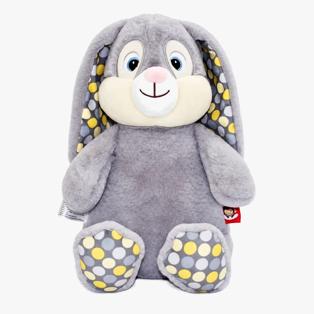 grey-rabbit-polka Grå kanin som kosedyr med prikkete føtter