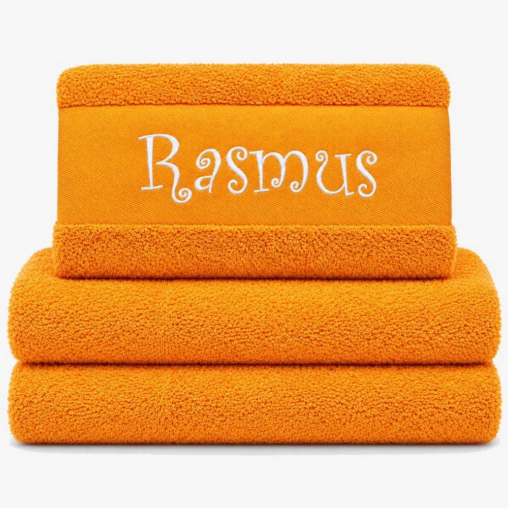 Personalized Towel in orange color with name Oransje håndkle med navn