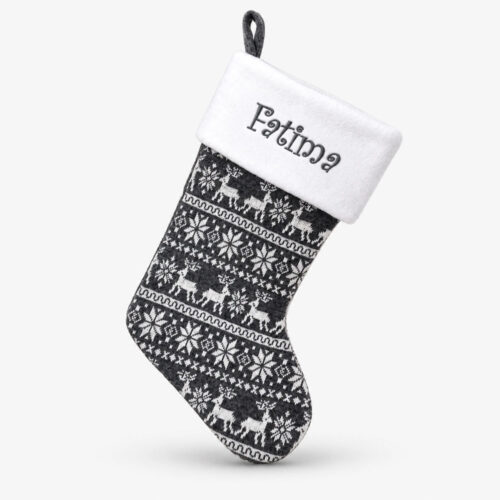 Grå vevd julestrømpe med navn og elg